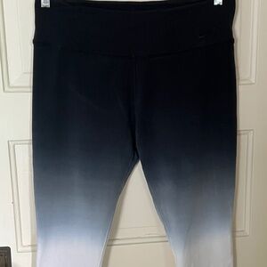 Nike Women's Dry Fit Crop Pant Size L